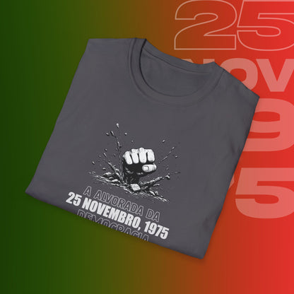 T-Shirt Comemorativa do 25 de Novembro de 1975 - "Alvorada da Democracia" (Impressão Grande Peito )