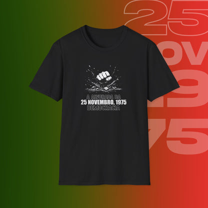 T-Shirt Comemorativa do 25 de Novembro de 1975 - "Alvorada da Democracia" (Impressão Grande Peito )